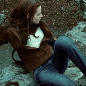 ISO !!!!! brown rubbish jacket aso bella swan from twilight